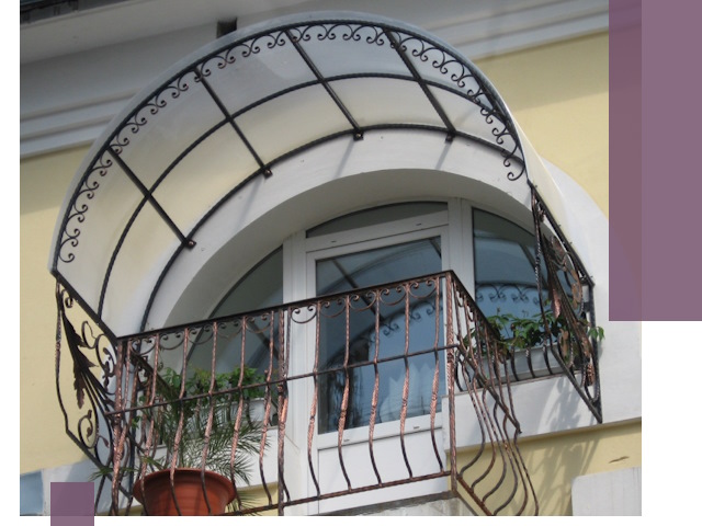 Козырьки над балконом в Бийске — изготовление и монтаж