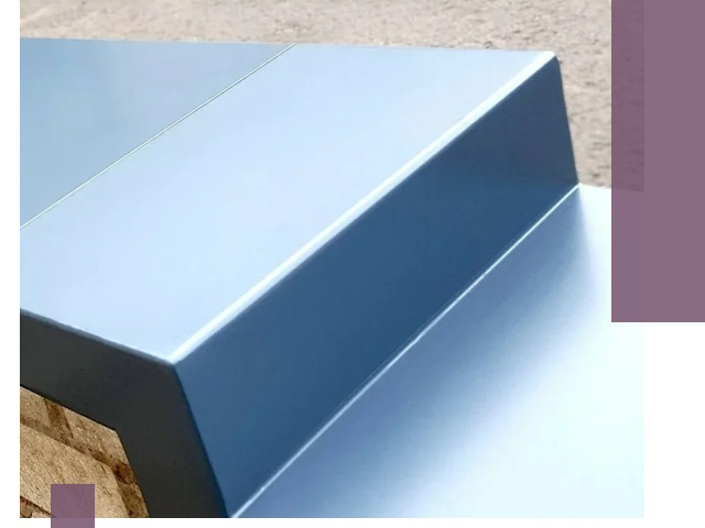 Крышки на парапет в Бийске: изготовление и монтаж под ключ